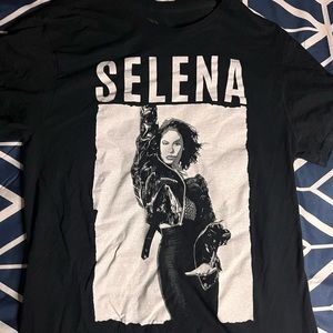 Selling this never worn Selena t-shirt !!